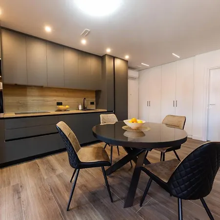 Orange Apartment&spa Okrug Gornji Апартаменты *