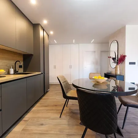 Orange Apartment&spa Okrug Gornji Апартаменты *